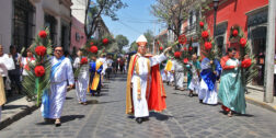 Foto: Adrián Gaytán // Con creyentes católicos, se recorrió las principales calles de la ciudad.
