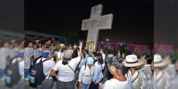 Foto: Rubén Morales // Develan la Cruz en Memoria de las Víctimas de Feminicidio en Oaxaca.