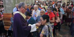 Foto: Adrián Gaytán // El Arzobispo Pedro Vázquez Villalobos ofreció su homilía dominical en la catedral.