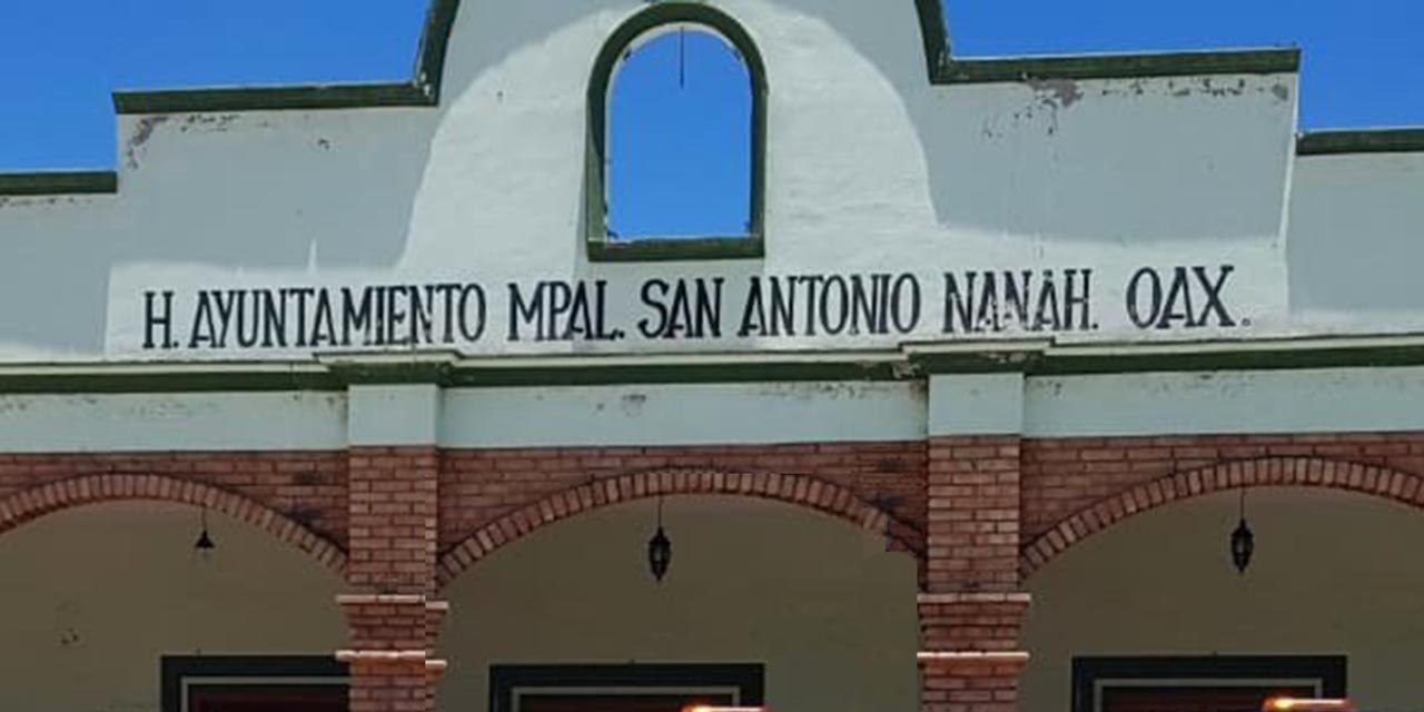 San Antonio Nanahuatipam continúa siendo gobernado por un comisionado político.
