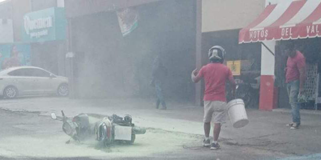 Arde moto en  la Experimental | El Imparcial de Oaxaca