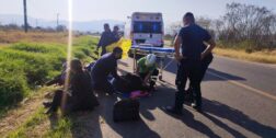 El motociclista de 30 años fue atendido por paramédicos de Zaachila.