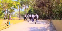 Foto: Tomado de video // Elementos de la Guardia Nacional arriban al campo de Golf de 'Tangolunda' de Huatulco.