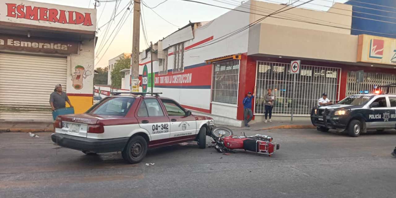 Choca taxi con motocicleta en Pochutla | El Imparcial de Oaxaca