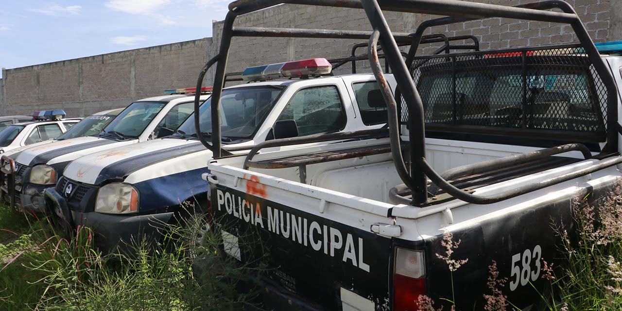 Fotos: Adrián Gaytán – archivo / Patrullas y vehículos policiacos declarados inservibles.