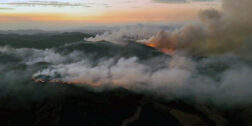 Foto: cortesía // Sigue fuera de control el incendio forestal en Asunción Mixtepec.