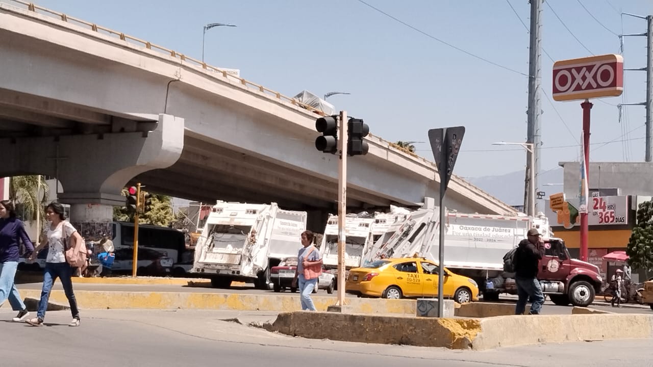Choca patrulla contra  un camión recolector | El Imparcial de Oaxaca