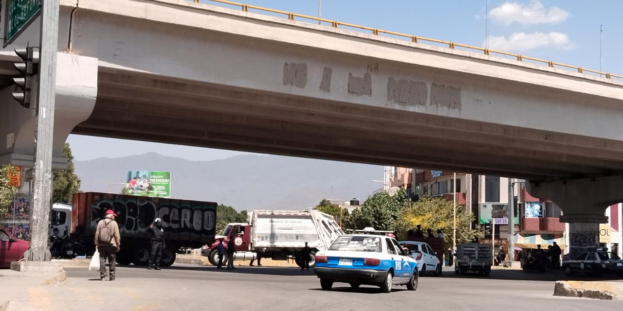 Ciudad, ahorcada por Zipizape de patrulleros y empleados de limpia | El Imparcial de Oaxaca
