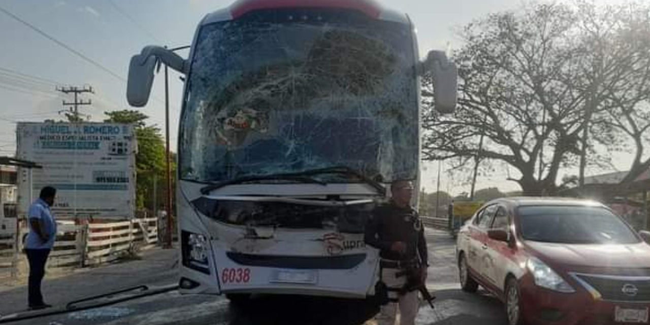 Colisionan autobuses en el tramo Juchitán-La Ventosa | El Imparcial de Oaxaca