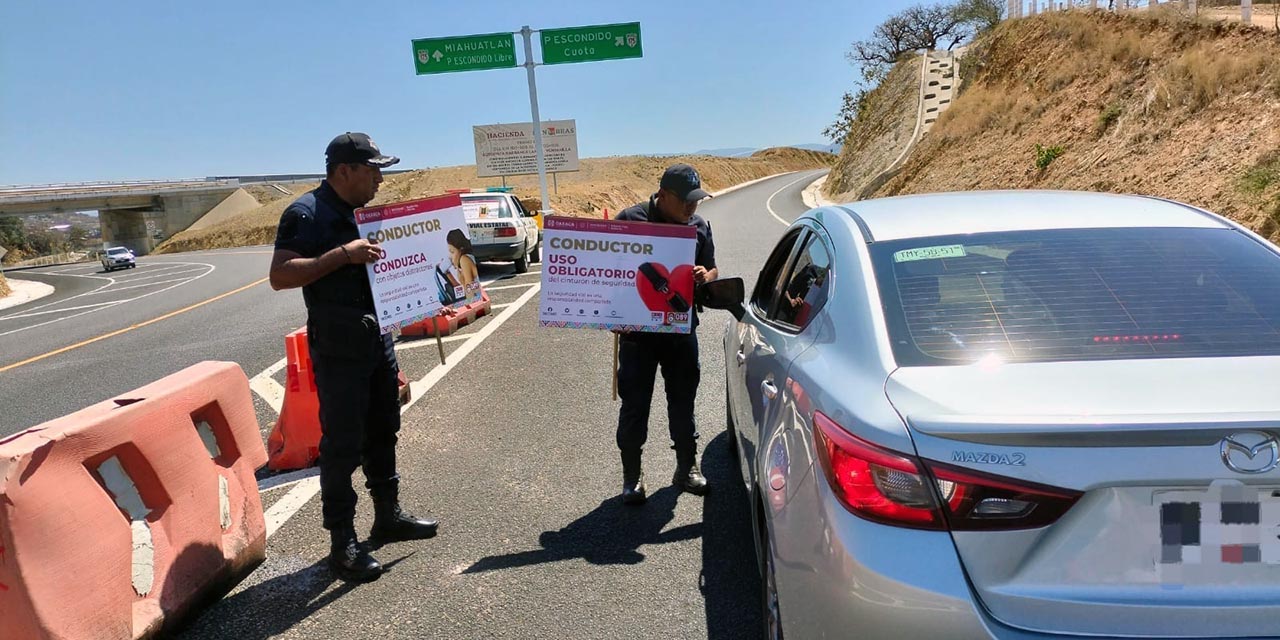 Foto: Gobierno de Oaxaca // Operativo en la autopista Barranca Larga Ventanilla.