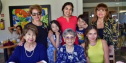 Fotos: Rubén Morales // Georgina Rangel, Nancy Bustos sus hijos Jesús y Nancy Díaz, Lizzy Osante, Martha Navarro, Gloria Villerreal y Camila Ángel.