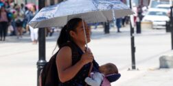 Foto: Luis Alberto Cruz // Ante las altas temperaturas, recomiendan mantenerse hidratados y evitar la exposición al sol por periodos prolongados.