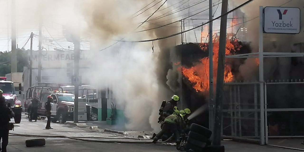 Arde vulcanizadora en avenida Eduardo Mata