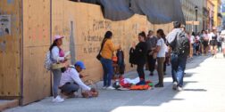 Foto: Adrián Gaytán // Ambulantes sobre el andador turístico de la ciudad de Oaxaca.