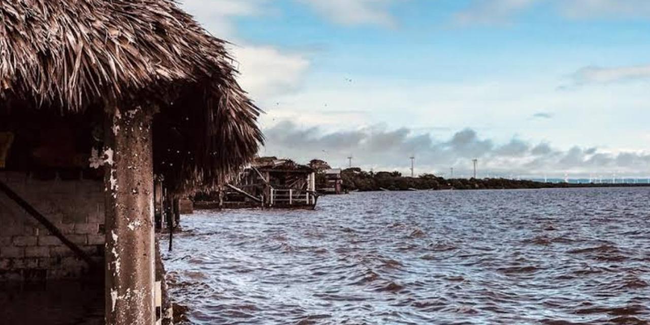 Hallado con vida pescador de Playa Vicente tras naufragio en Juchitán | El Imparcial de Oaxaca