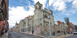 Foto: Adrián Gaytán // El templo de San Felipe Neri, una joya arquitectónica de la ciudad, luce con nueva protección.