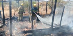 El incendio terminó con una cabaña ubicada en la ciudad de Huajuapan.