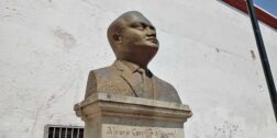 Foto: Lisbeth Mejía Reyes // Existe un busto de Álvaro Carrillo en su honor en el jardín Carbajal, ciudad de Oaxaca, y una medalla que otorga la legislatura local.