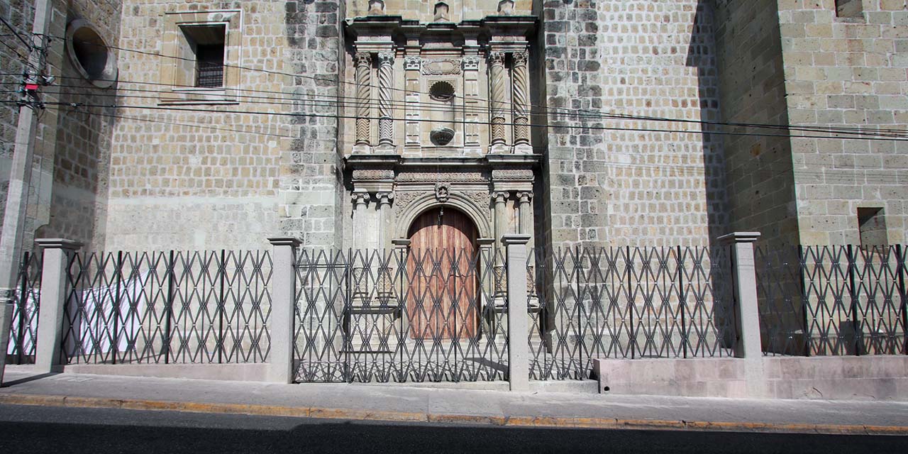 Oaxaca: inauguran reja del templo San Felipe Neri, proyecto de Francisco Toledo