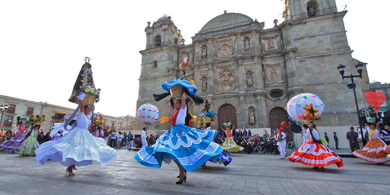 Foto: Adrián Gaytán // Las chinas oaxaqueñas, uno de los tantos orgullos de una ciudad que cumple 492 años de vida.