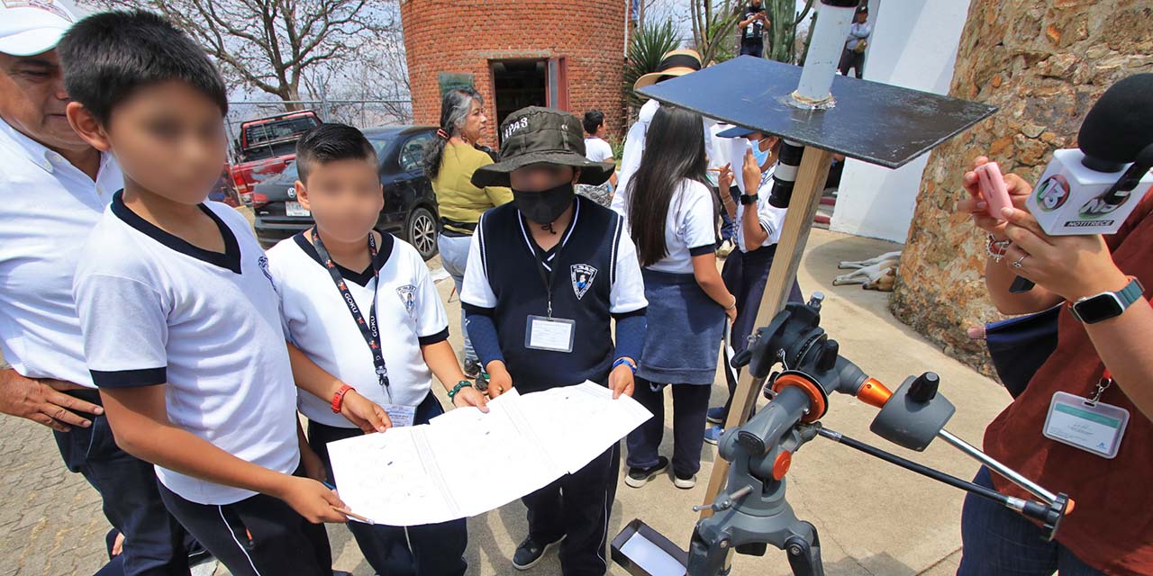 Foto: Adrián Gaytán // Menores de edad pudieron recibir clases de ciencia tanto en el observatorio como en el planetario.