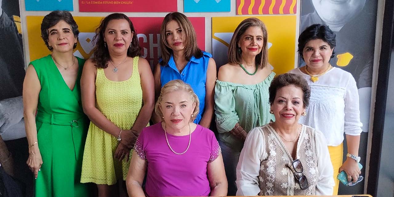 Fotos: Rubén Morales // Paty Fenton, Liliana Aguilar, Angelita Ruiz, Laurita Barroso, Betty Rodríguez, Lucy Tere Bobadilla y Judith Ramírez Ceballos