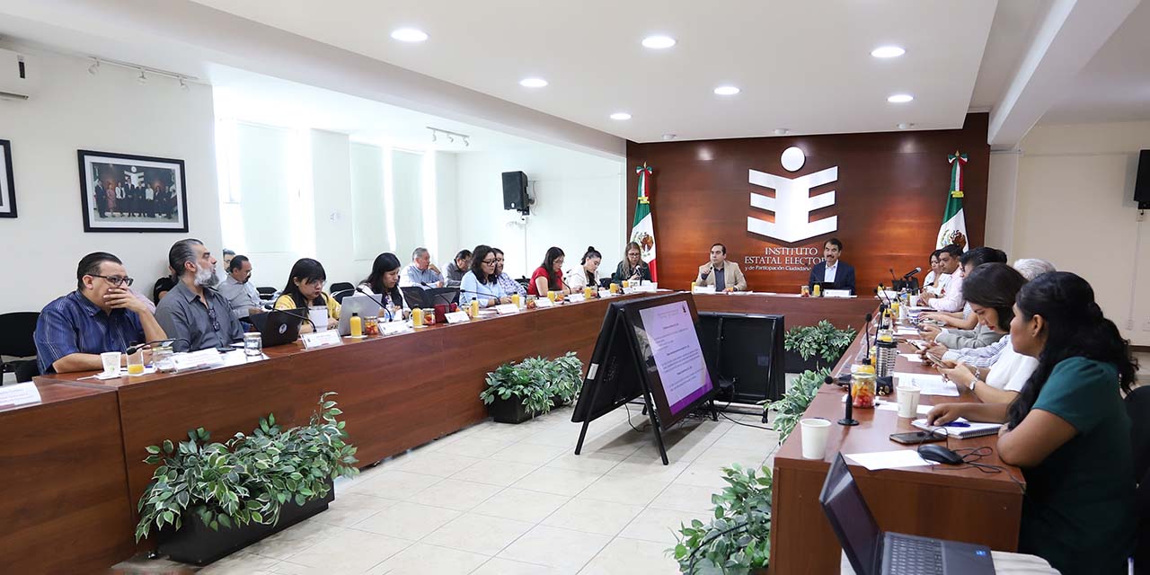 Foto: cortesía // Reunión de trabajo entre las consejerías electorales del IEEPCO y la Junta Local Ejecutiva del INE para fortalecer las actividades en la organización de las elecciones Oaxaca 2024.