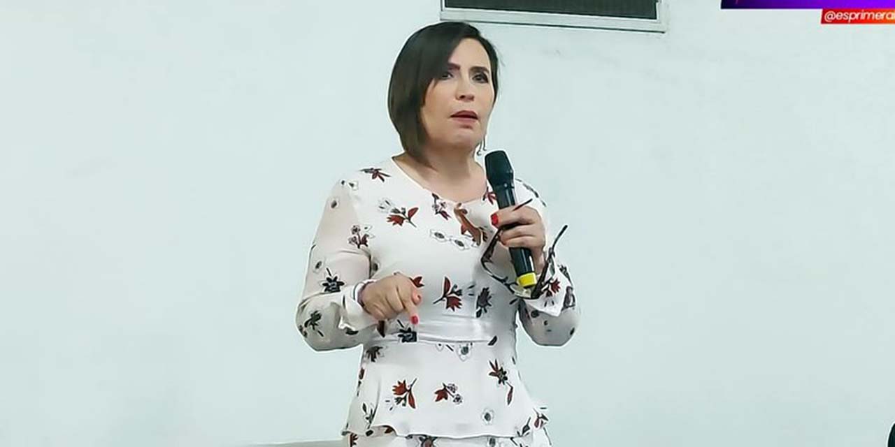 Foto: María Nivón // Rosario Robles en la presentación de su libro.