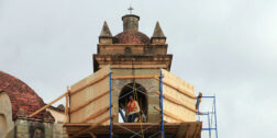 Foto: Adrián Gaytán // Trabajos de restauración en la torre del templo de Santo Domingo de Guzmán.