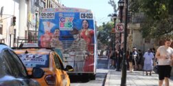 Foto: Adrián Gaytán // Una unidad del Citybus transita en pleno Centro Histórico.