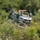 Fuerte volcadura de camioneta rumbo a Chacahua