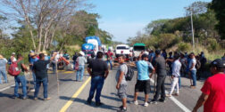Pobladores de San Juan Mazatlán Mixe bloquean carretera