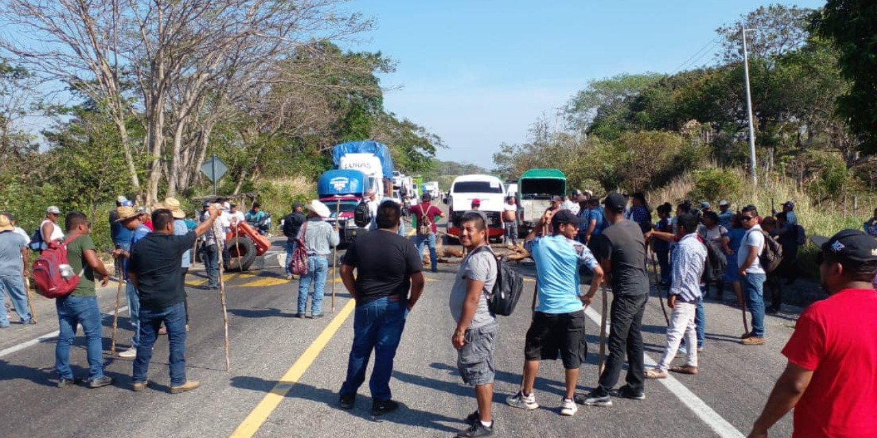 Pobladores de San Juan Mazatlán Mixe bloquean carretera | El Imparcial de Oaxaca