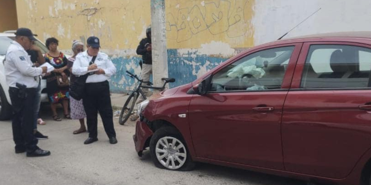Provoca daños con su auto y huye, pero cámaras lo evidencian | El Imparcial de Oaxaca
