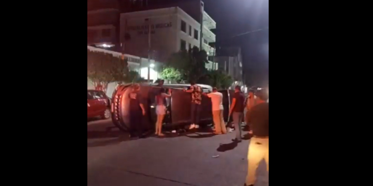 Volcadura en pleno centro deja a conductor herido en Salina Cruz | El Imparcial de Oaxaca