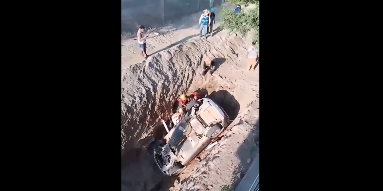 VIDEO: Vuelca camioneta en obra de drenaje en Tehuantepec | El Imparcial de Oaxaca