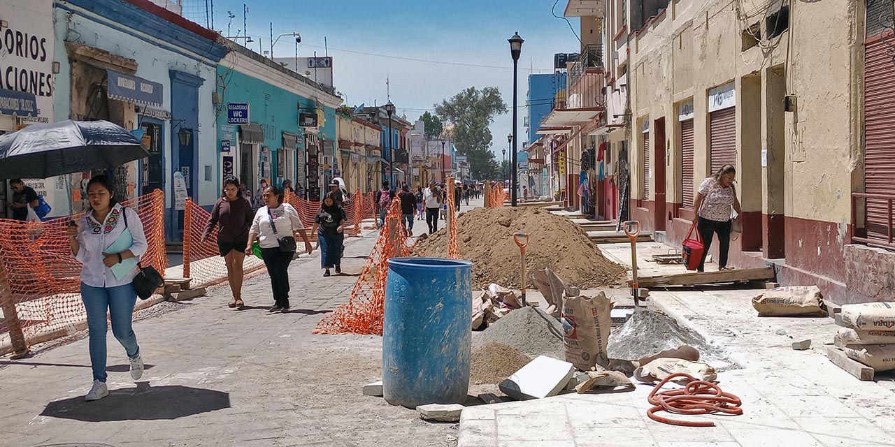 Foto: Lisbeth Mejía Reyes – archivo // Así fue la construcción del andador semipeatonal en la calle de Bustamante.