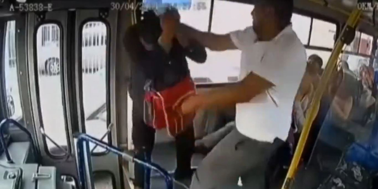 VIDEO: Chofer golpea a acosador sexual de usuaria en Toluca | El Imparcial de Oaxaca