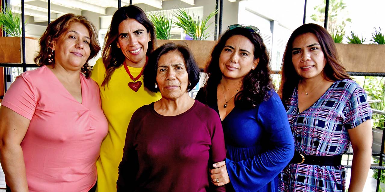 Fotos: Rubén Morales // Claudia, Paty, Lety y Blanca Suárez se reunieron para apapachar a su mamá en el mes de las madres.