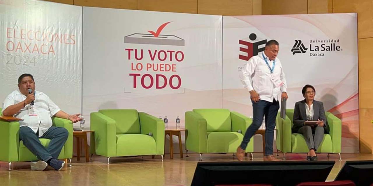 Foto: internet // Desairan aspirantes debate del IEEPCO en Santa Cruz Xoxocotlán.