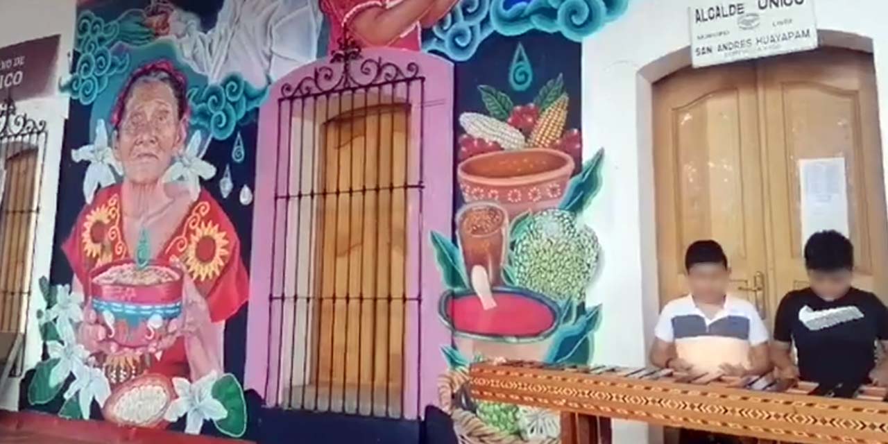 Foto: tomada de video // Develación del mural como parte de la campaña Oaxaca sin chatarra.