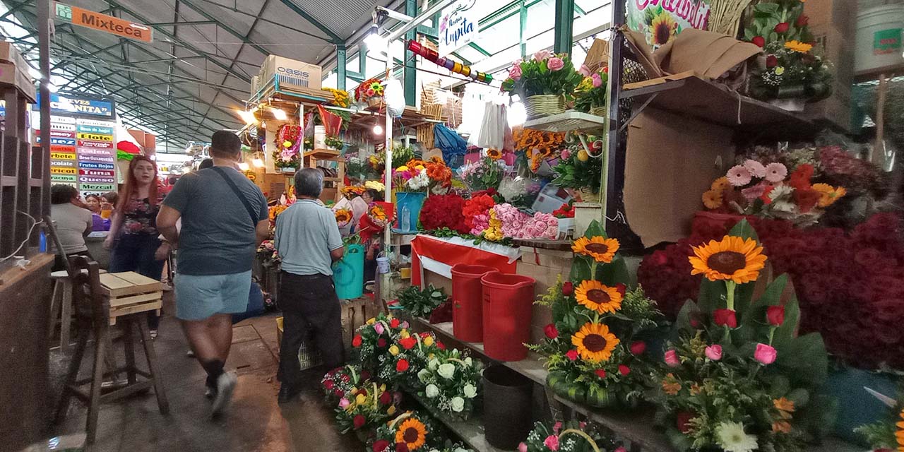 Foto: Lisbeth Mejía Reyes // En la florería Chabelita, están listos los arreglos florales para las madrecitas.