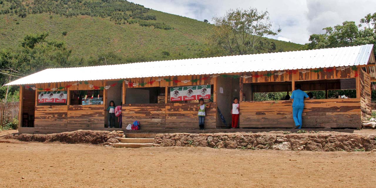 Foto: Luis Alberto Cruz // En las comunidades rurales, los escolares están más expuestos a los golpes de calor, deshidratación y quemaduras en la piel.