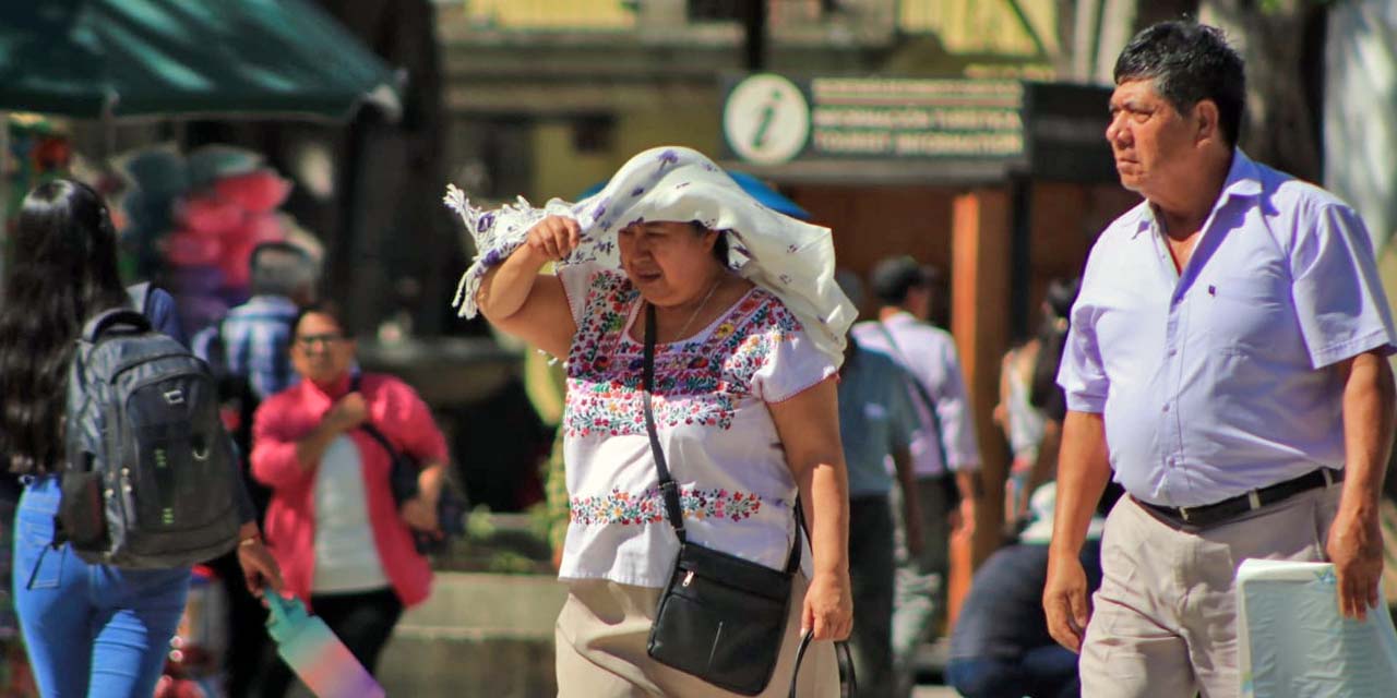 Foto: Adrián Gaytán // Exhortan a la población a mantener las medidas de prevención para evitar golpes de calor, ante las altas temperaturas.