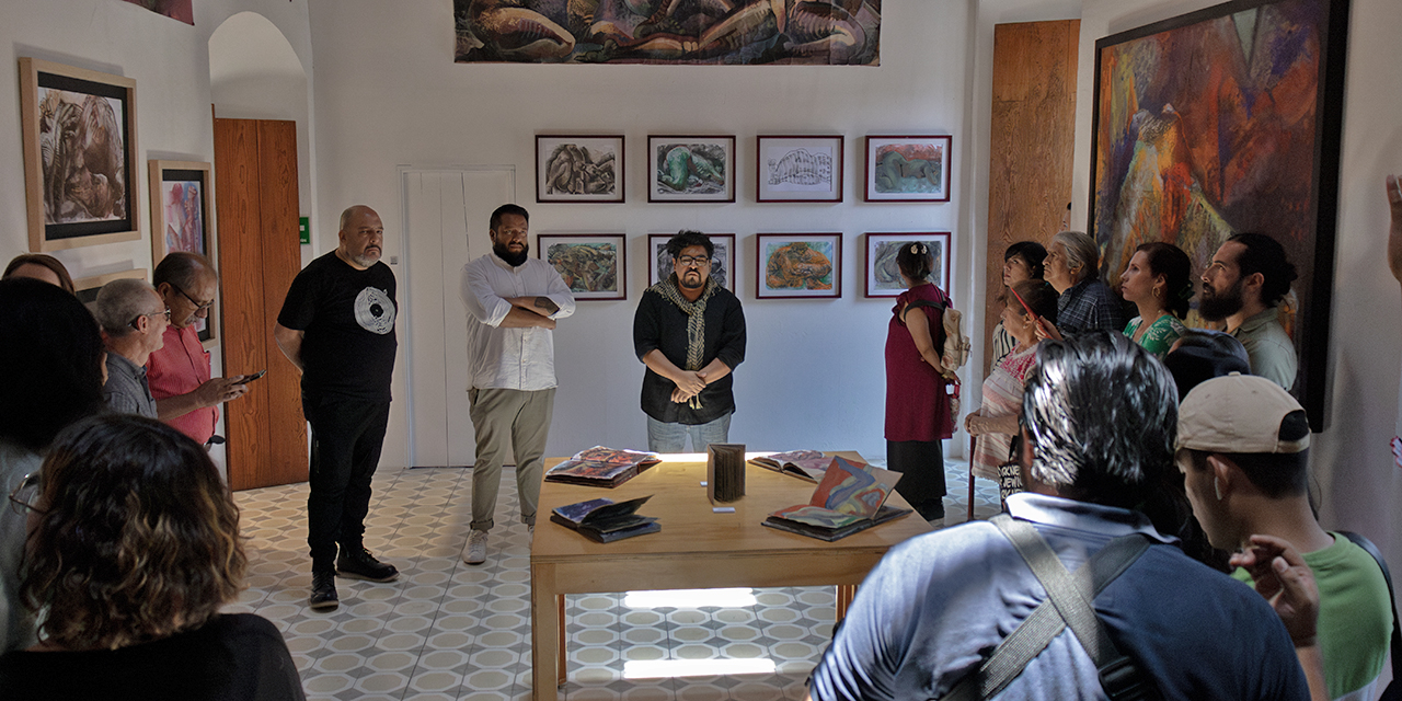 El artista plástico presenta la exposición Encuentros Notables en el Alacrán, un espacio del Instituto de Artes Gráficas de Oaxaca (IAGO).