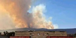 Fotos: redes sociales // El incendio visto desde la zona arqueológica de Mitla.
