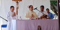 El obispo, Miguel Ángel Castro Muñoz, celebró una misa en el panteón 16 de septiembre para recordar a las madres difuntas
