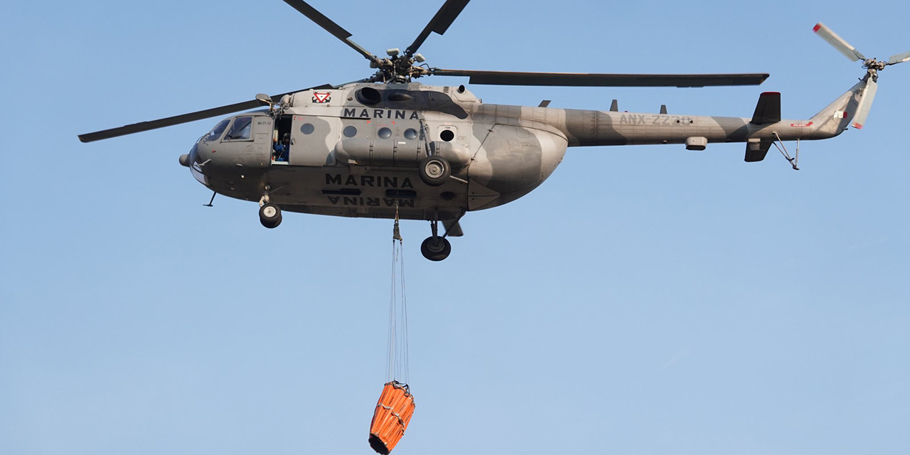 Helicóptero de la Marina inicia labores en incendio de Díaz Ordaz y Mitla