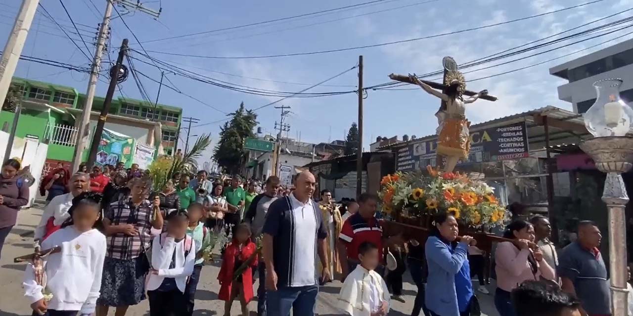 La feligresía elevó sus plegarias para que las lluvias lleguen al país.