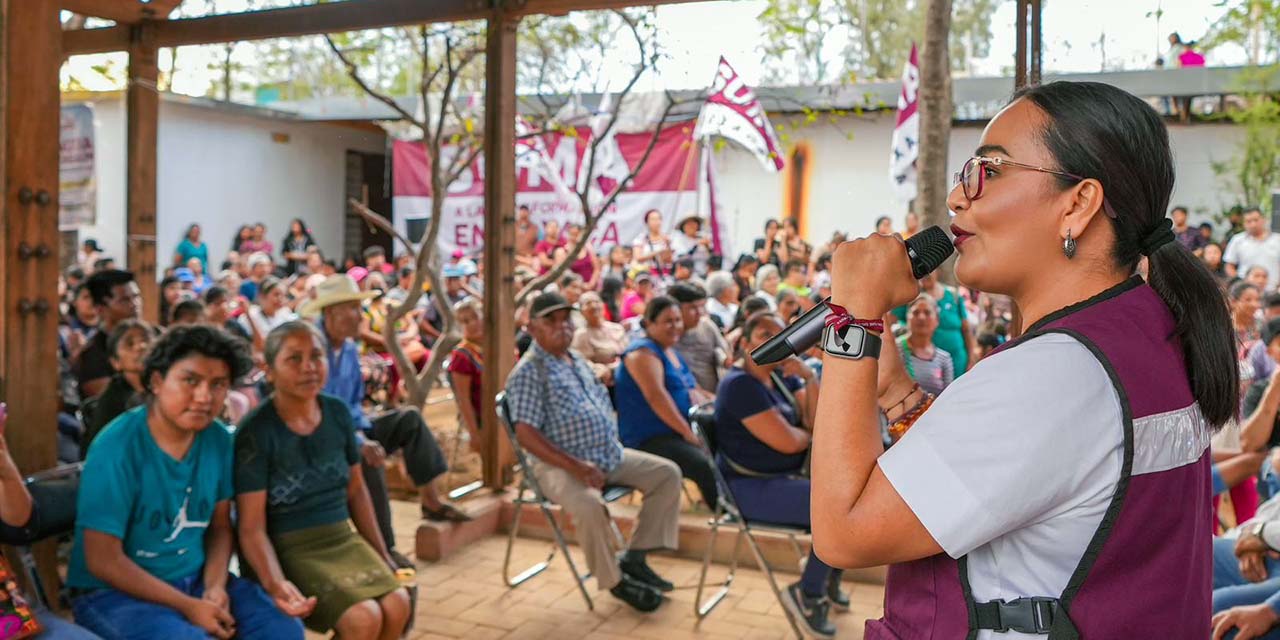 Foto: cortesía // Liz Arroyo reúne con cientos de ciudadanos de Santa Rosa para expresar su firme apoyo a Claudia Sheinbaum y su proyecto de transformación.